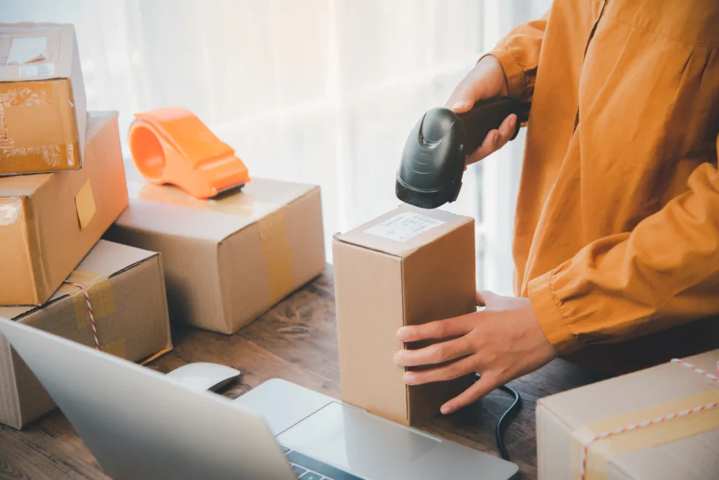 28 Tips for Dealing with the Holiday Labor Shortage in Retail