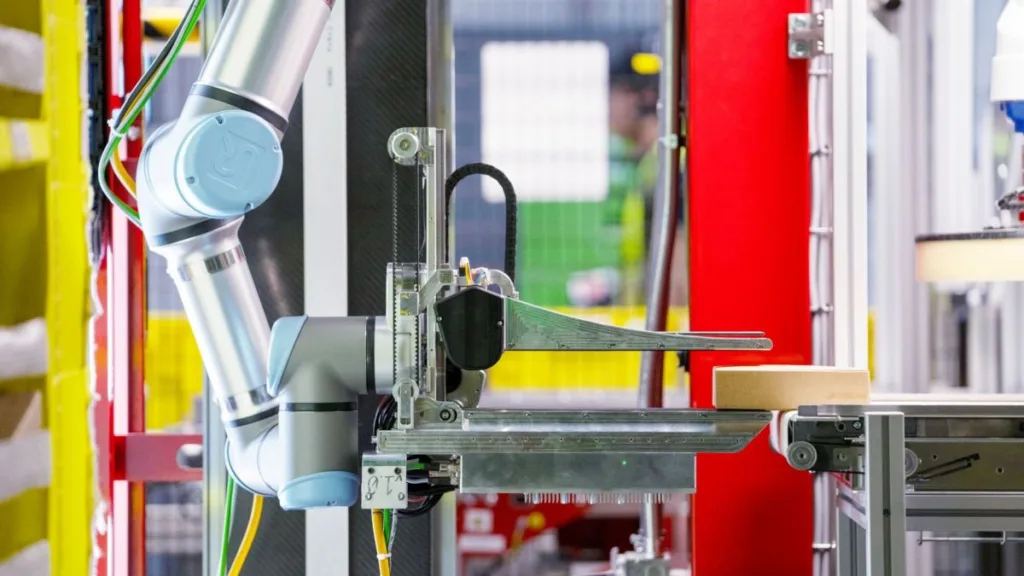 Amazon debuts a warehouse robot with a sense of 'touch'