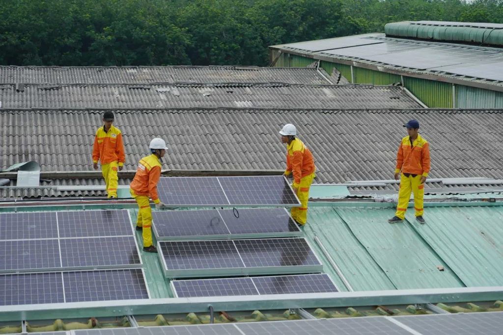 UK Govt. to Bring Solar Panels to all Homes by 2027